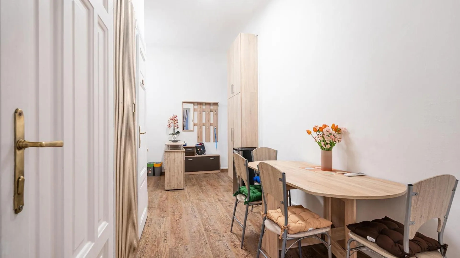 Rowena Holiday Home Budapest Apartment